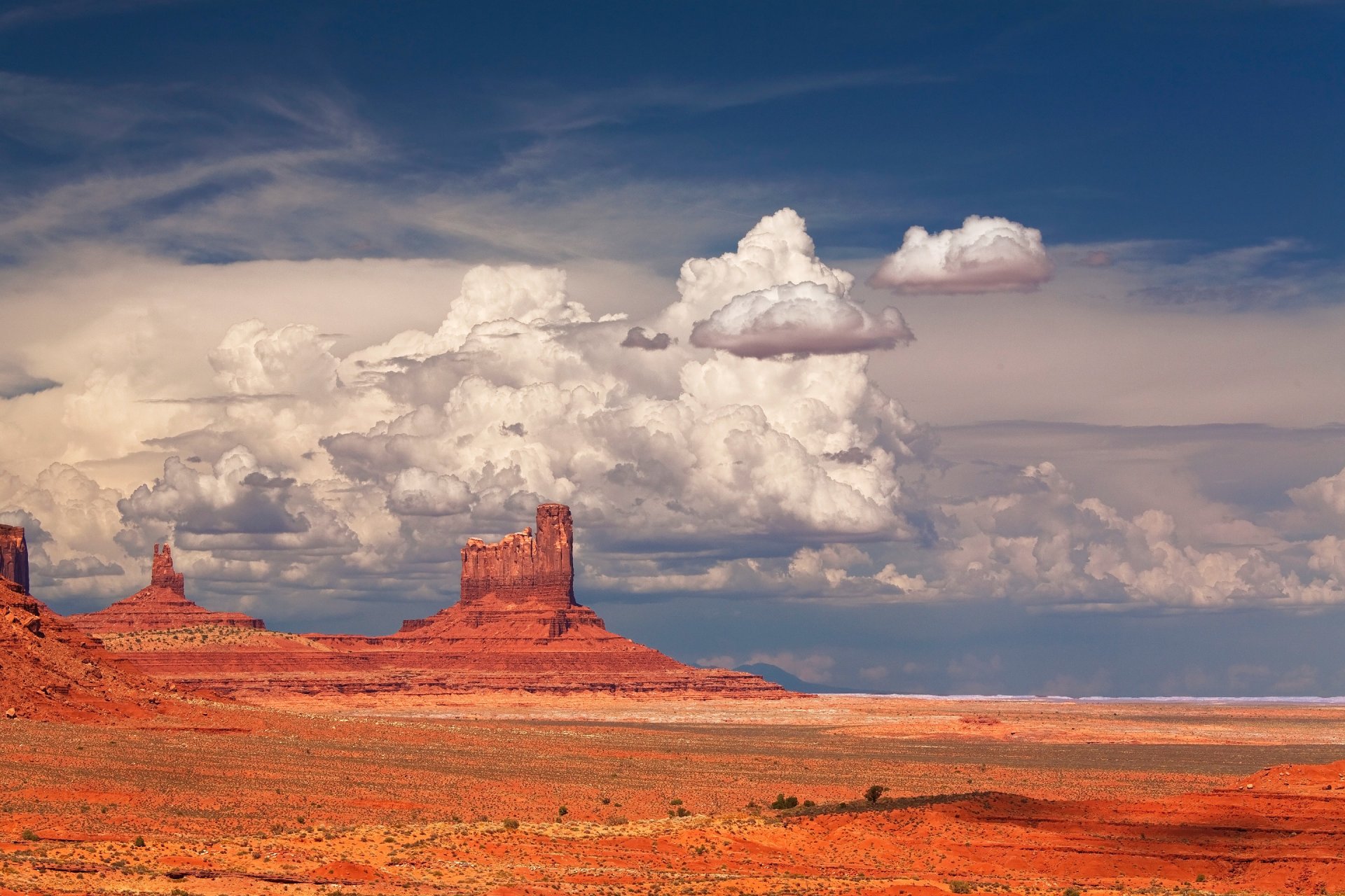 monument valley états-unis montagne ciel nuages roches