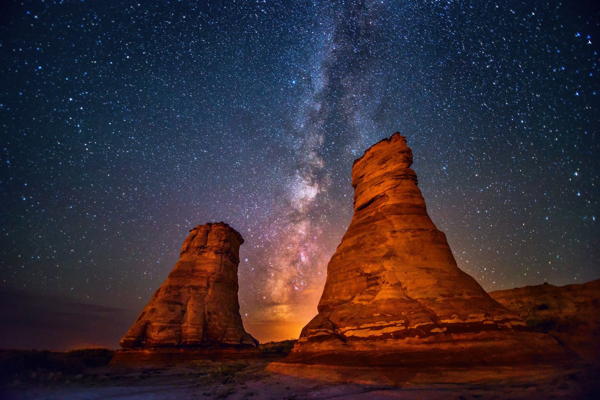 roches deux tours ciel nuit voie lactée étoiles