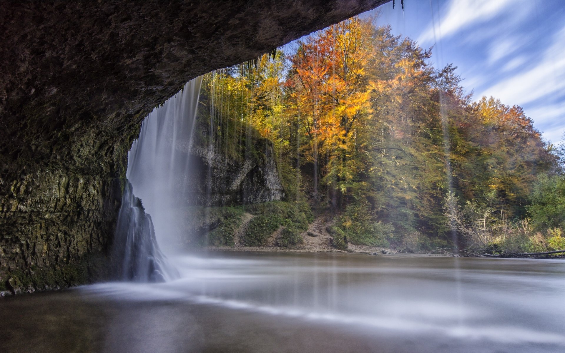 cascada roca lago otoño