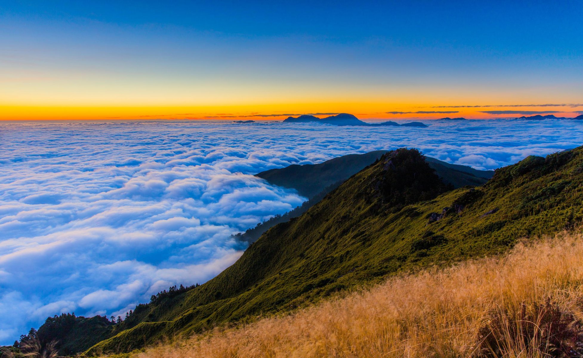 paisaje amanecer montañas cielo nubes belleza