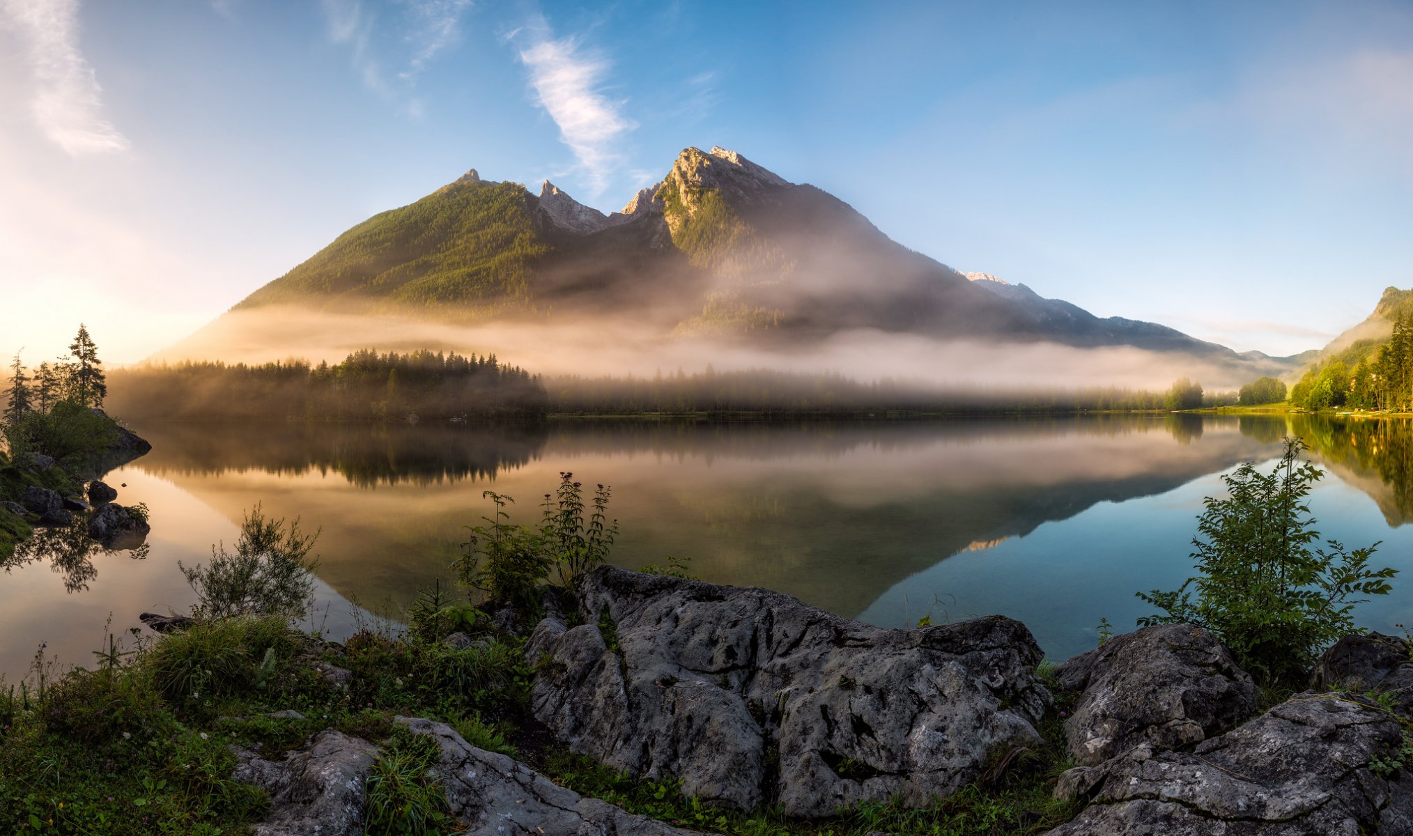 alemania baviera alpes de berchtesgaden montañas mañana niebla lago