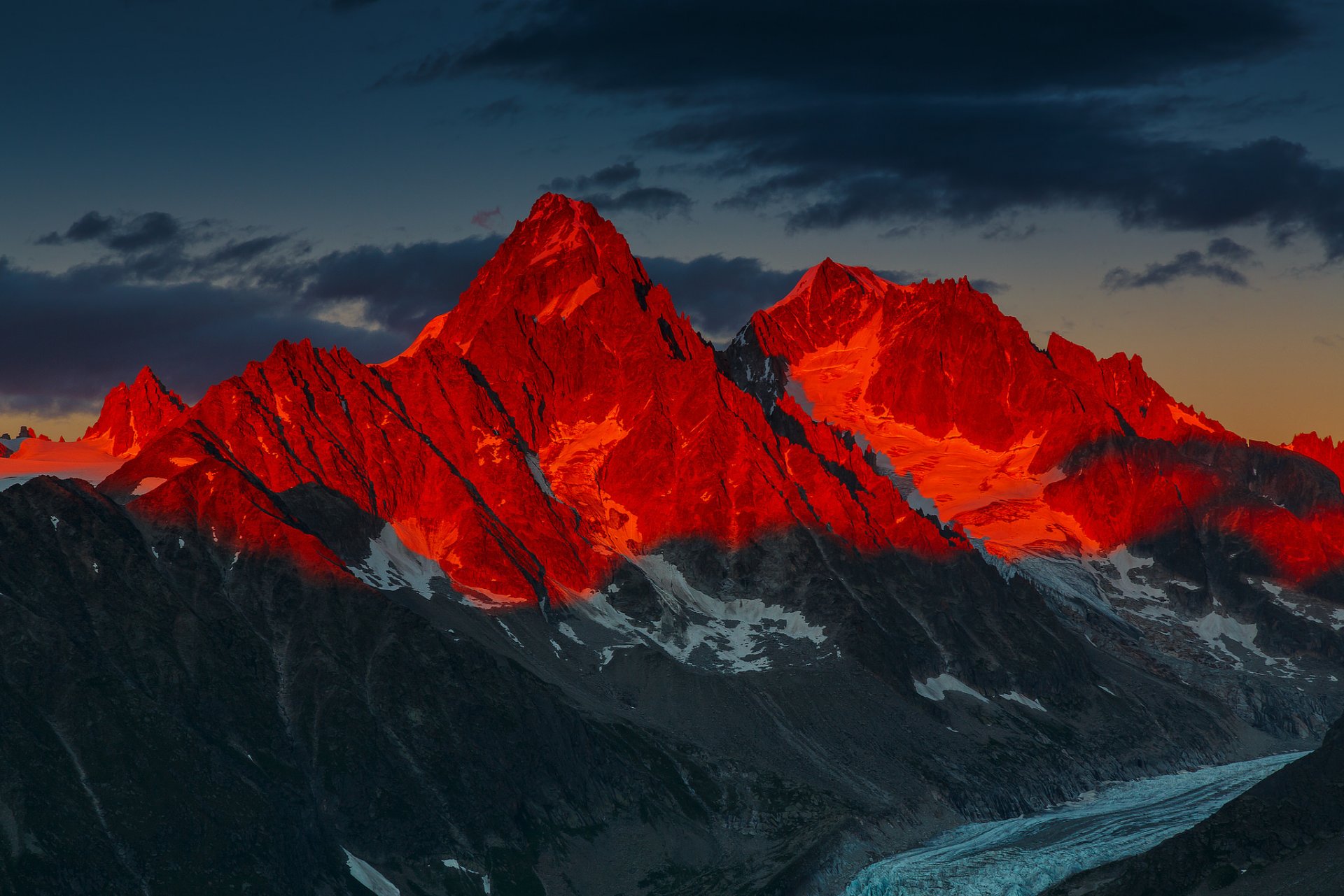 puesta de sol montañas alpenglow sobre el glaciar d argentiere alpes franceses