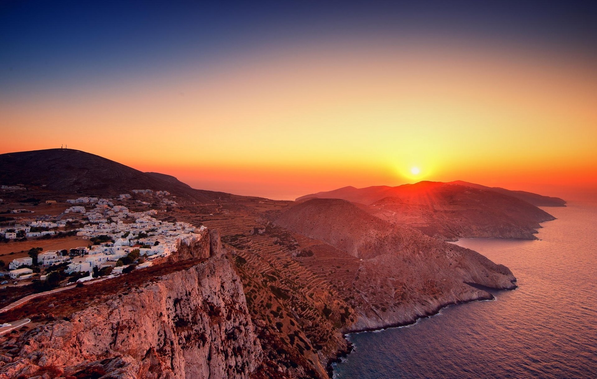 montañas casas grecia amanecer mar