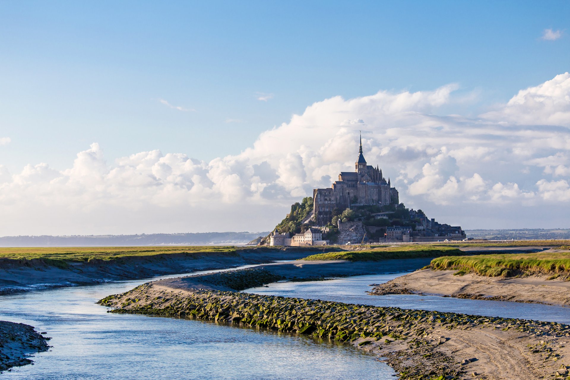 francia normandia castello mont saint michel cielo nuvole mare