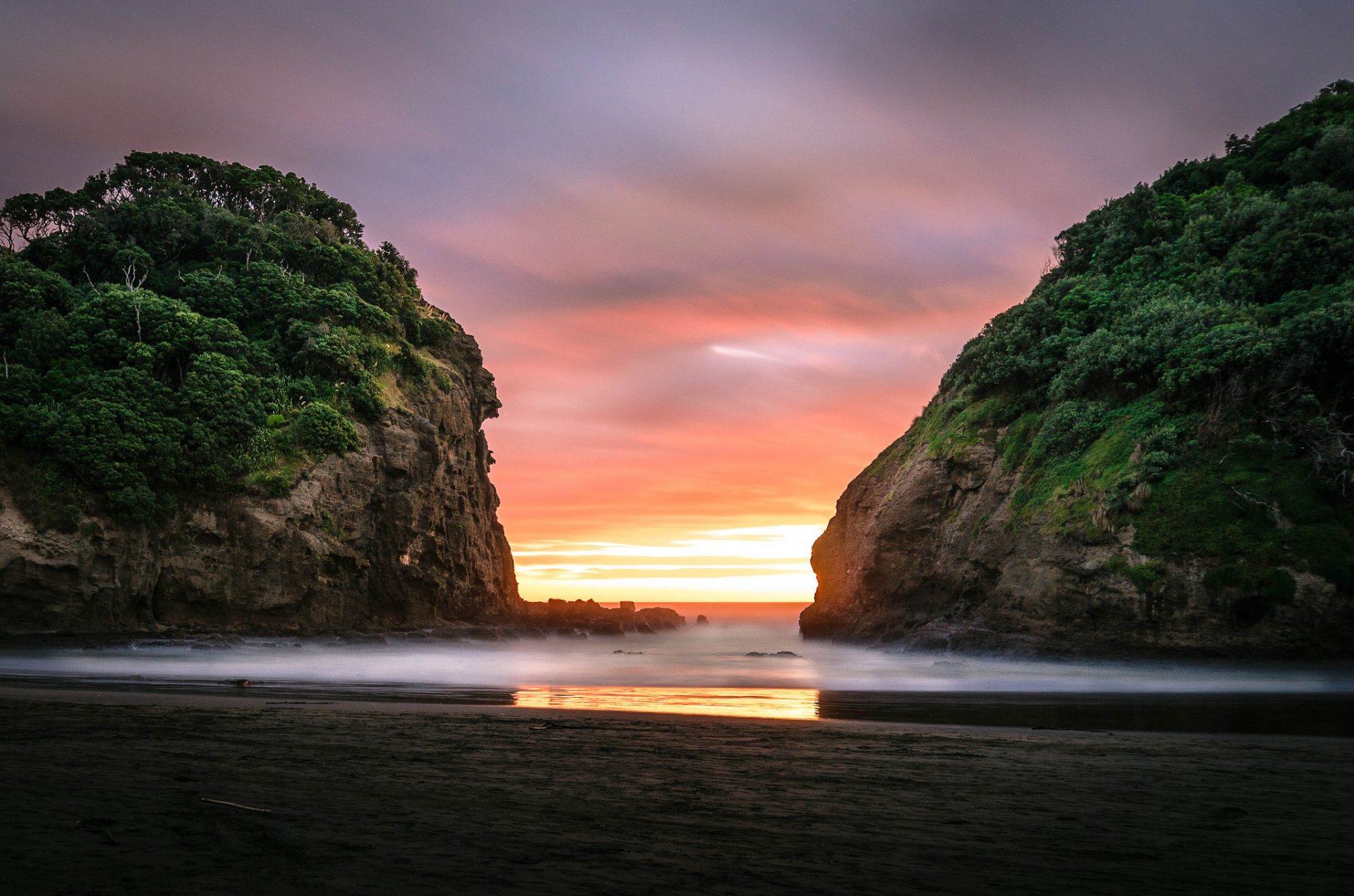 bethells пляж окленд nz рассвет пляж скалы океан