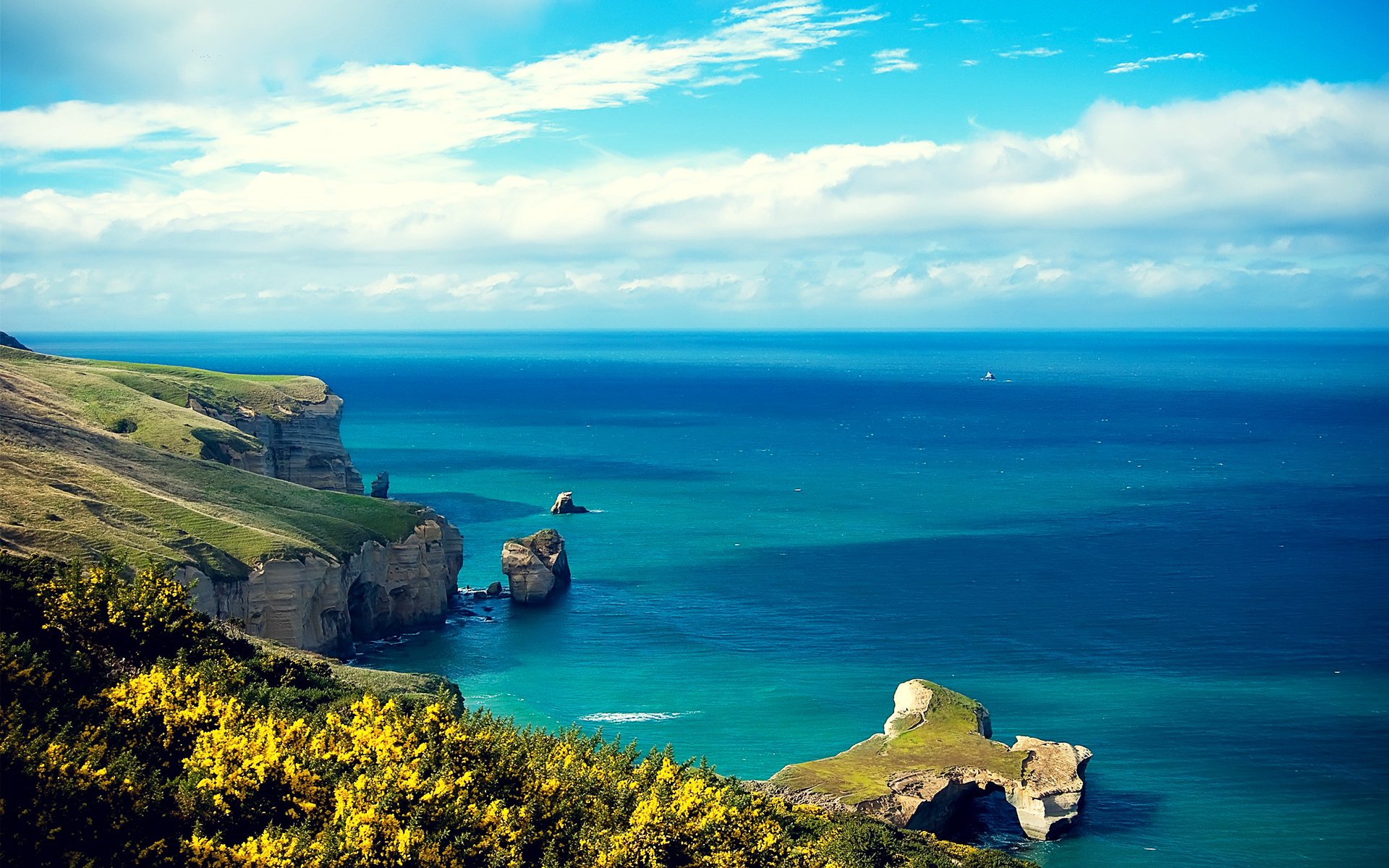 niebo morze ocean brzeg skała chmury klif zbocze trawa natura