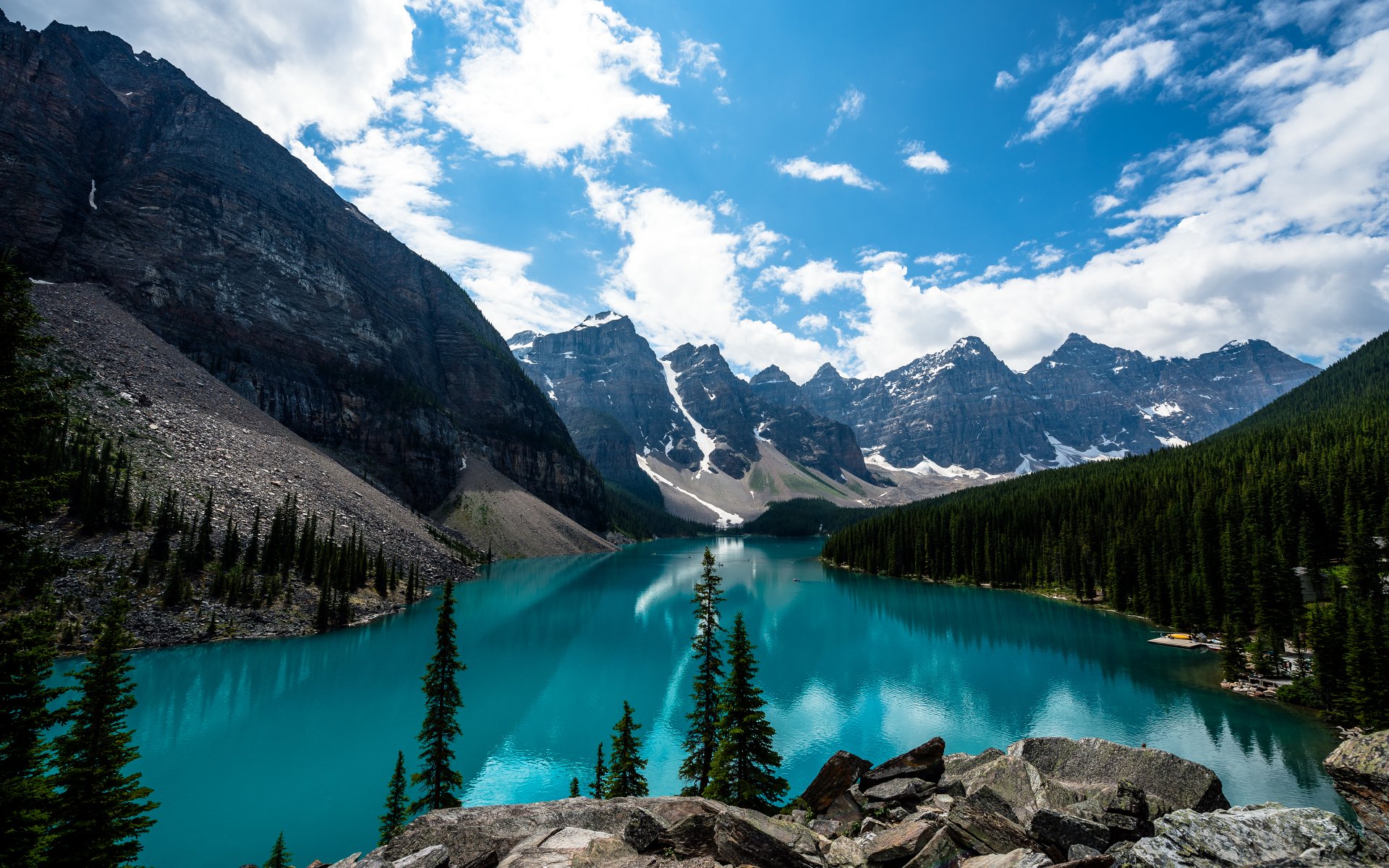 canadá lago moraine abeto naturaleza montañas nubes cielo bosque pendiente piedras