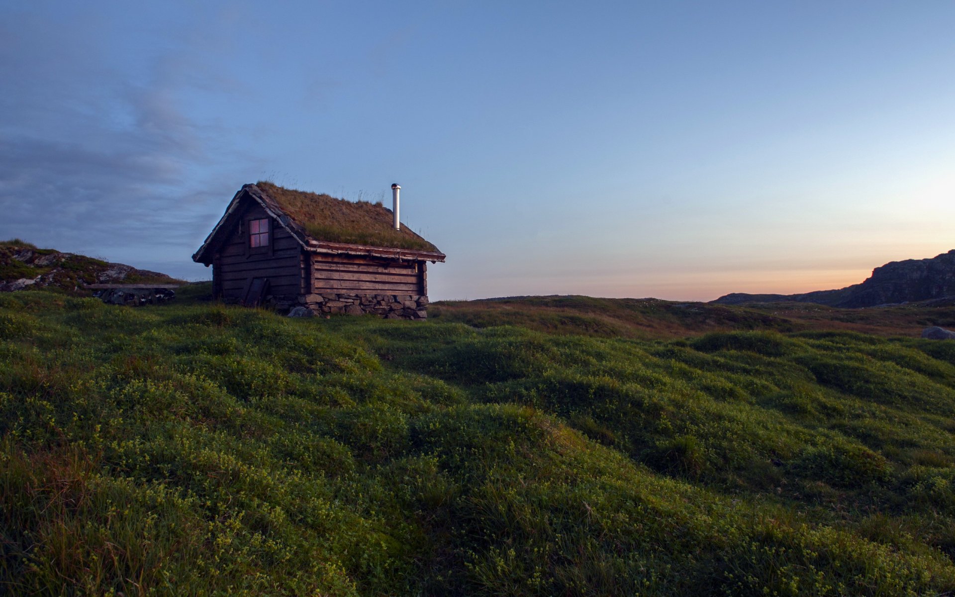 champ maison coucher de soleil paysage