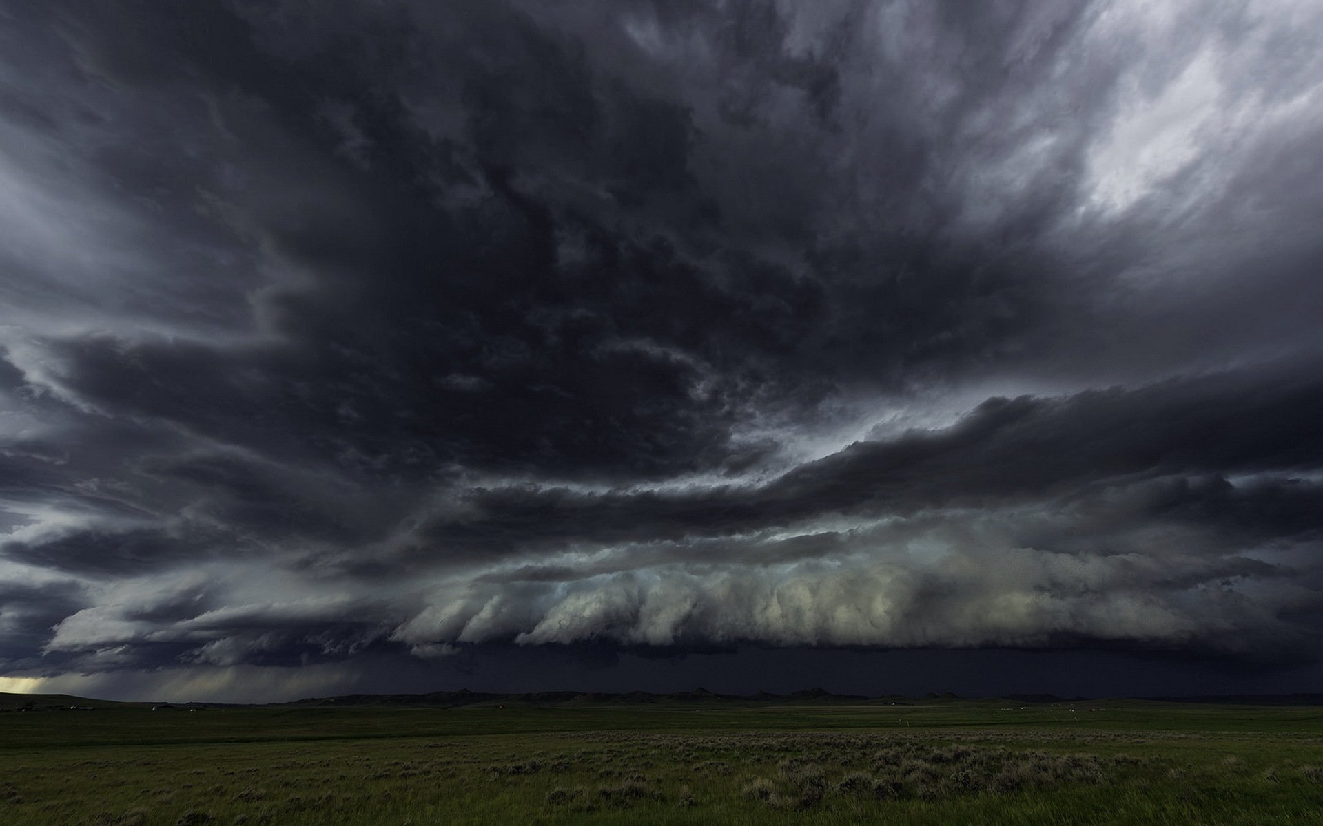 campo cielo nuvole paesaggio