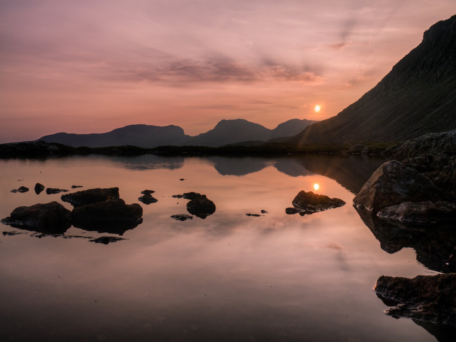 lake district inghilterra lago montagne tramonto riflessione