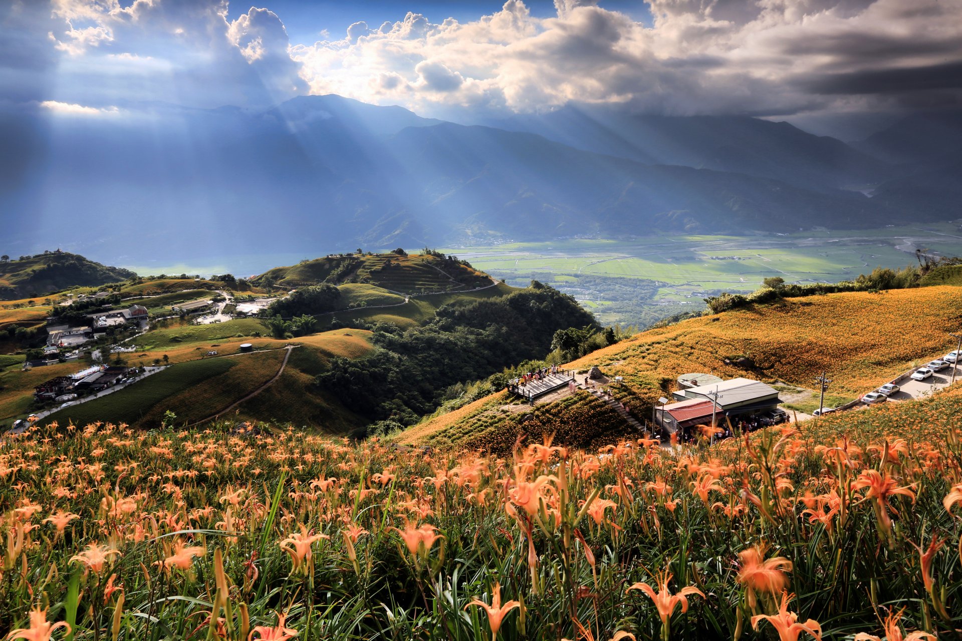 taiwan cielo nuvole raggi luce montagne fiori natura colline valle casa alberi campo