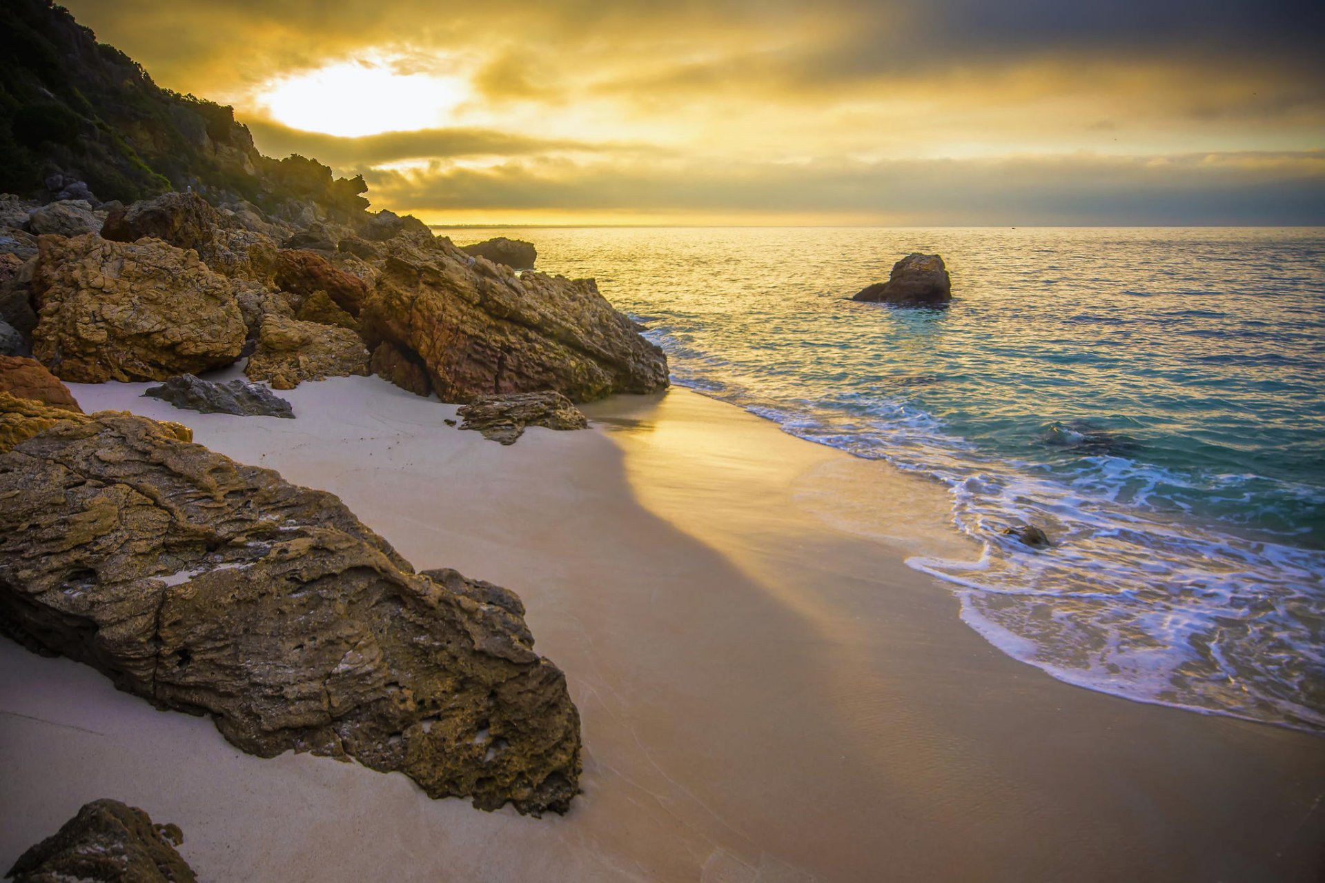 rocas playa océano arena amanecer costa