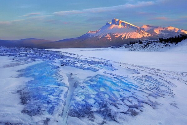 Nature extraordinaire: photo de l hiver, des montagnes, de la glace, de la neige, du ciel