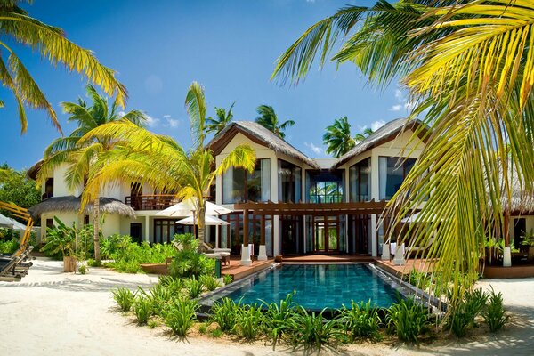 Riesige Villa mit Pool auf den Malediven