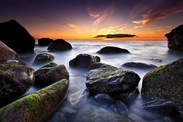 Rocas y rocas al amanecer