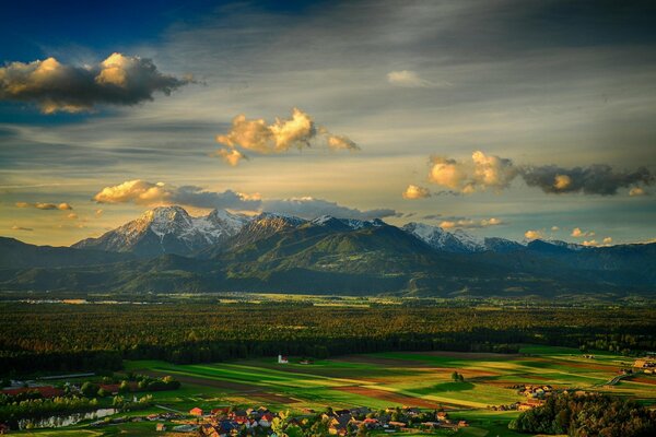 Krajobraz górskiej panoramy przyrody