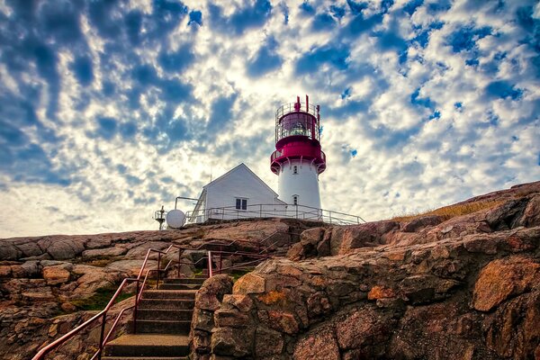 Escalier menant au phare en Norvège