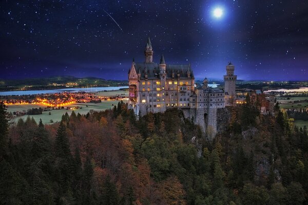 Замок в ясную звёздную ночь