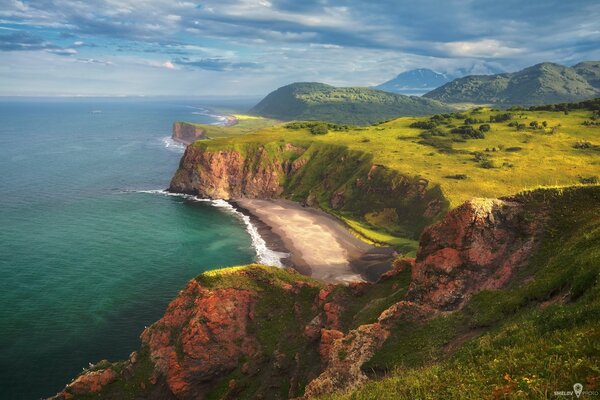 Rocce sulle rive della Kamchatka