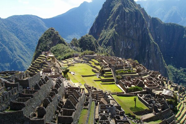 Una ciudad en la cima de las montañas de la otrora gran civilización