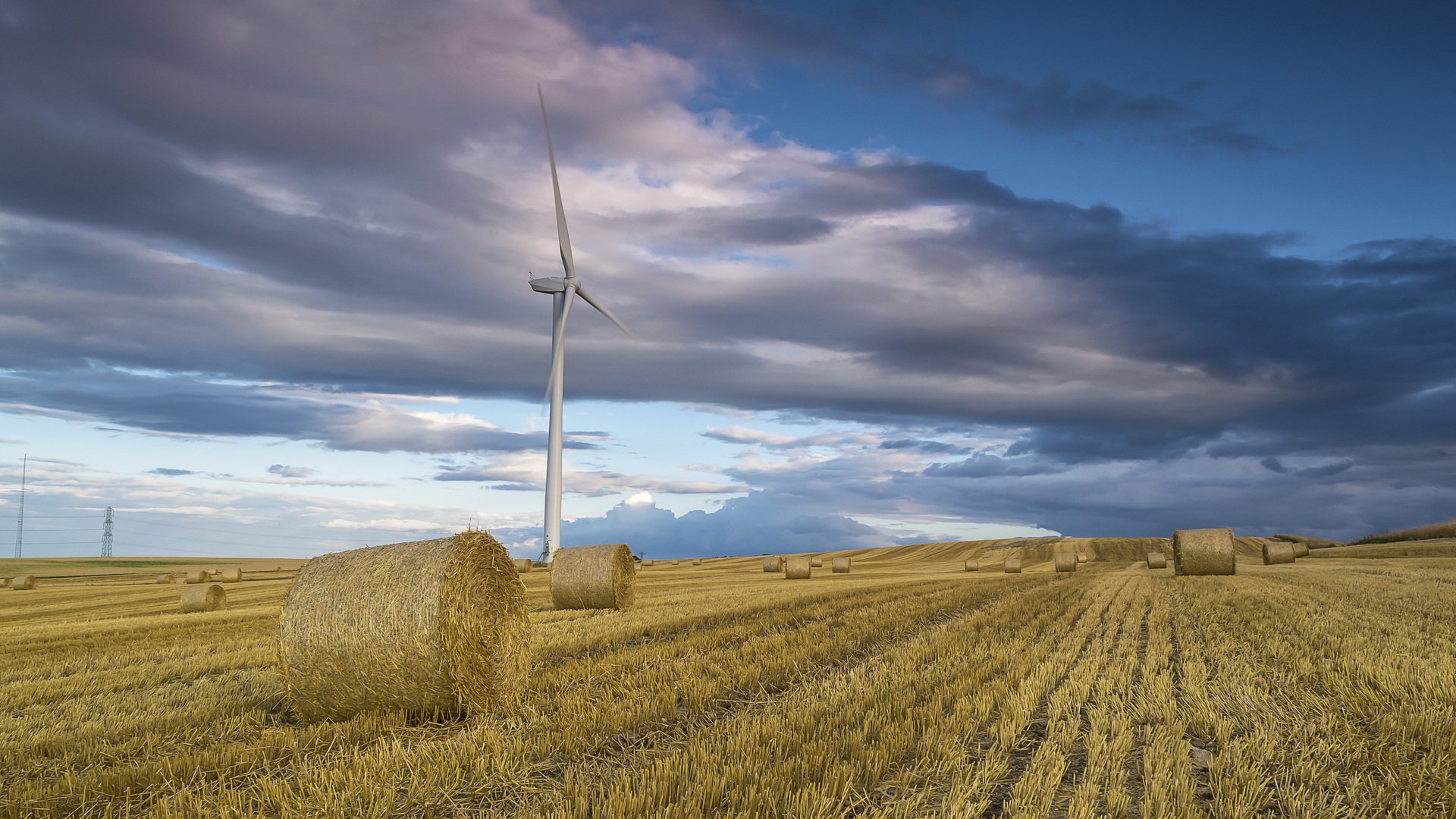 feld heu stapel windmühle himmel wolken