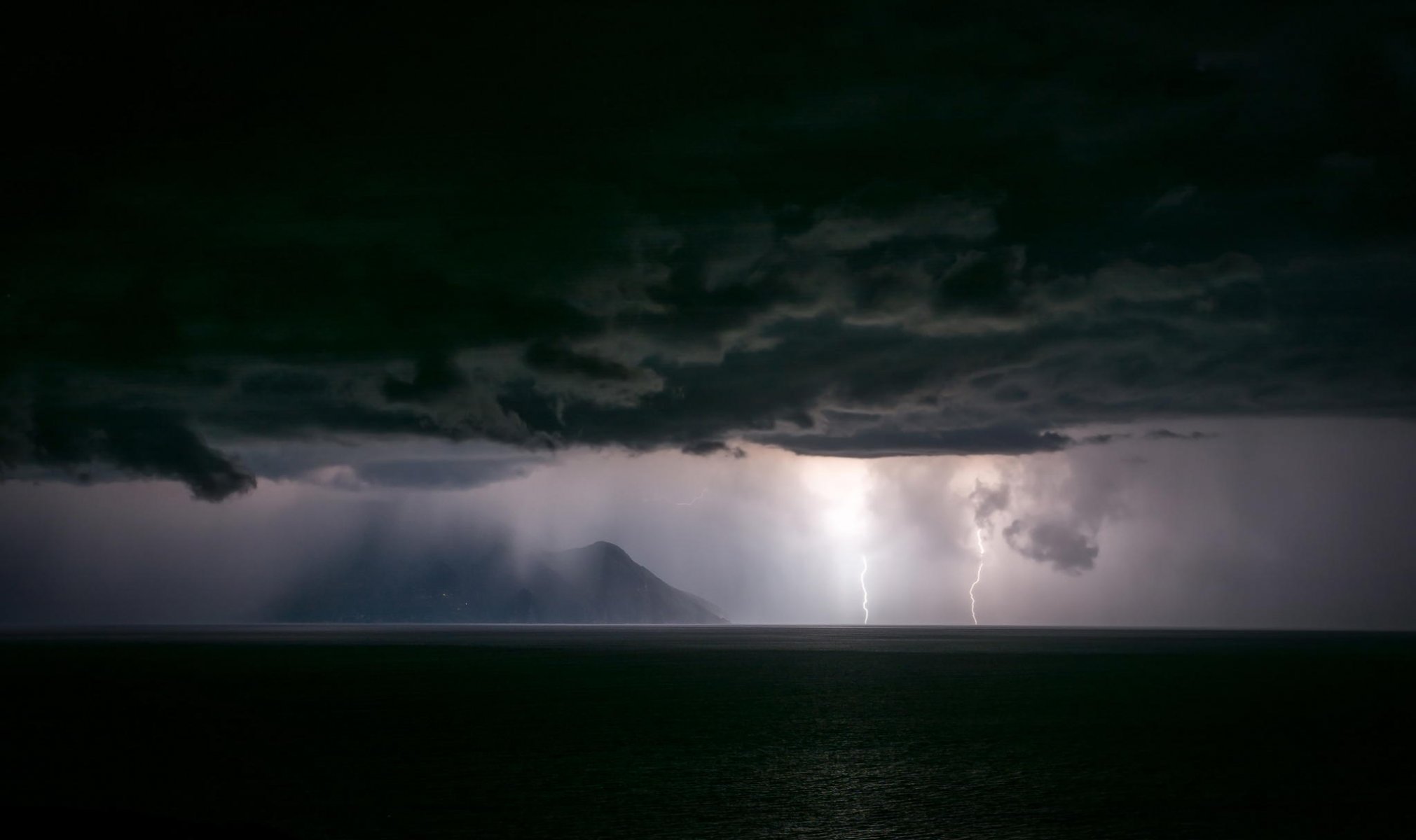 gewitter sturm wolken blitz ozean insel