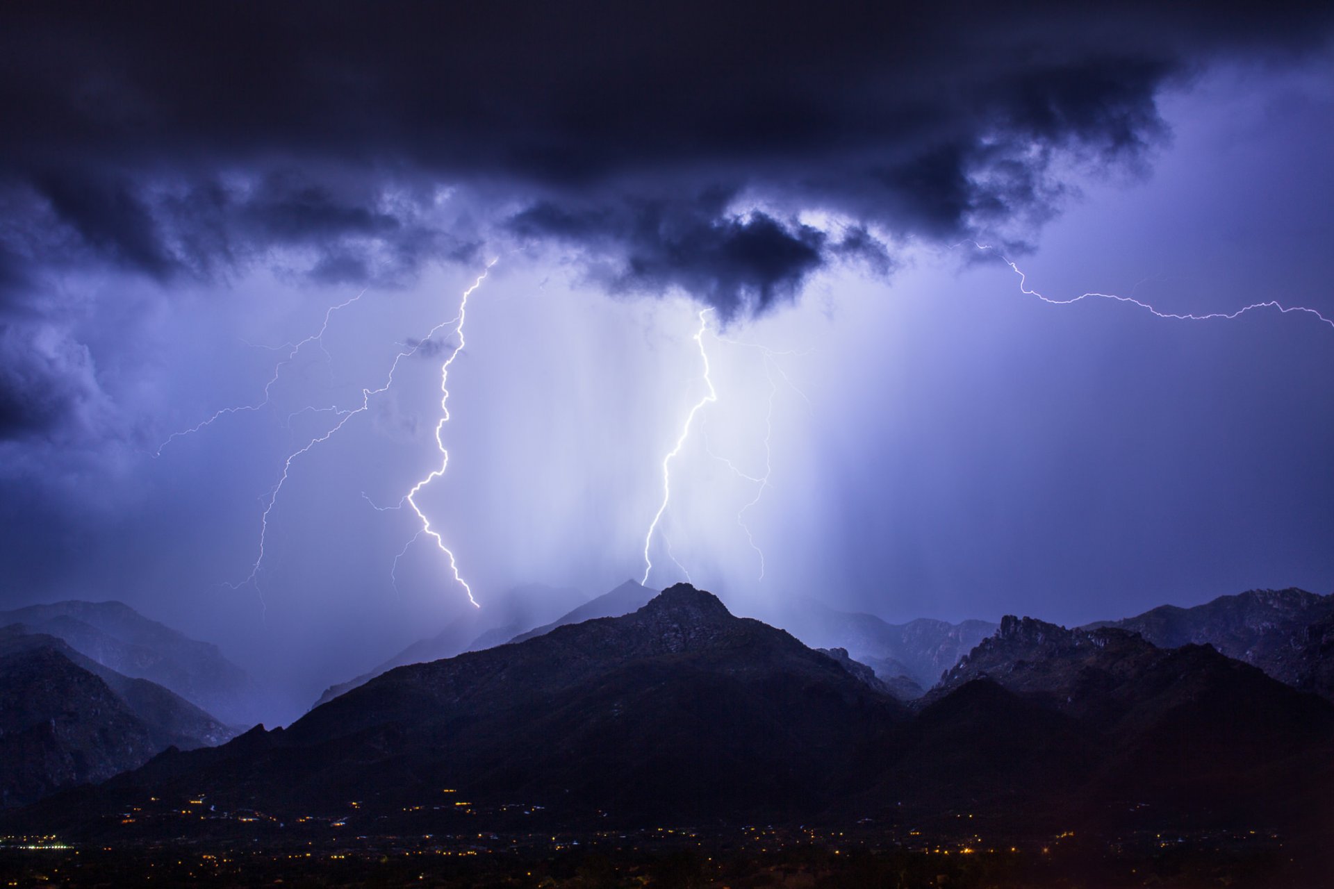 stati uniti d america arizona tucson città notte illuminazione montagna temporale fulmine blu cielo nuvole