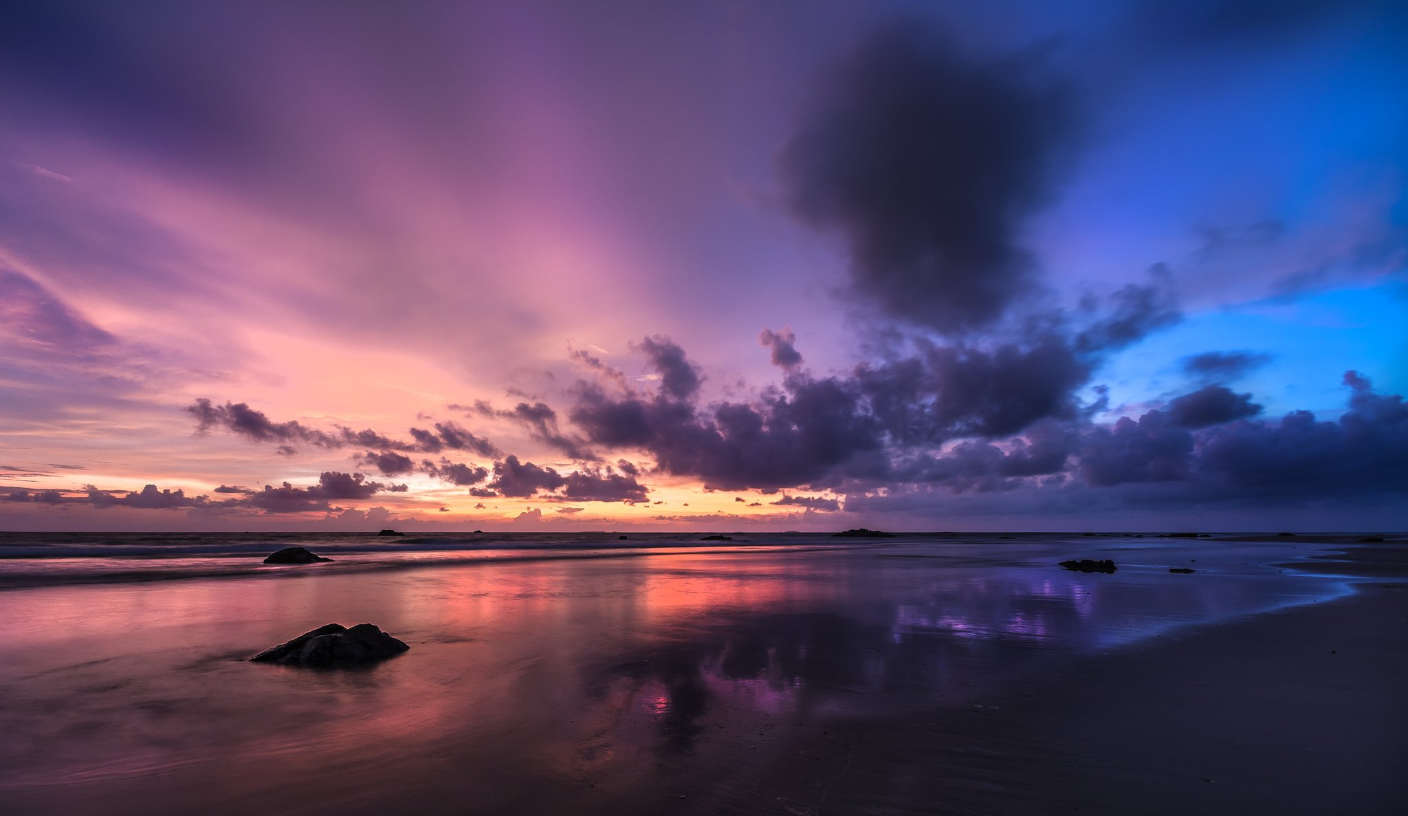 birmania myanmar bahía de bengala costa tarde puesta del sol cielo nubes nubes