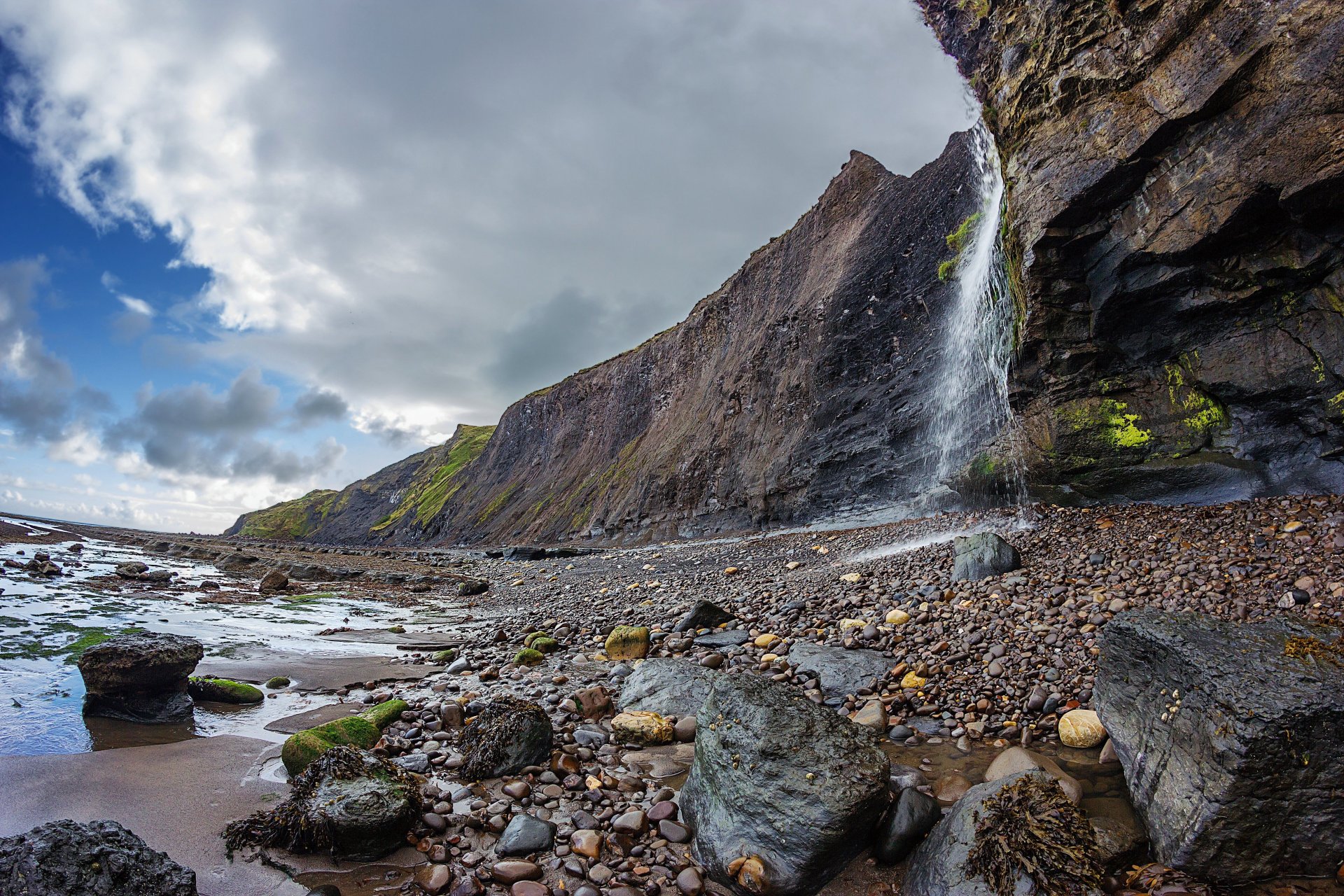 côte pierres rochers cascade ciel nuages