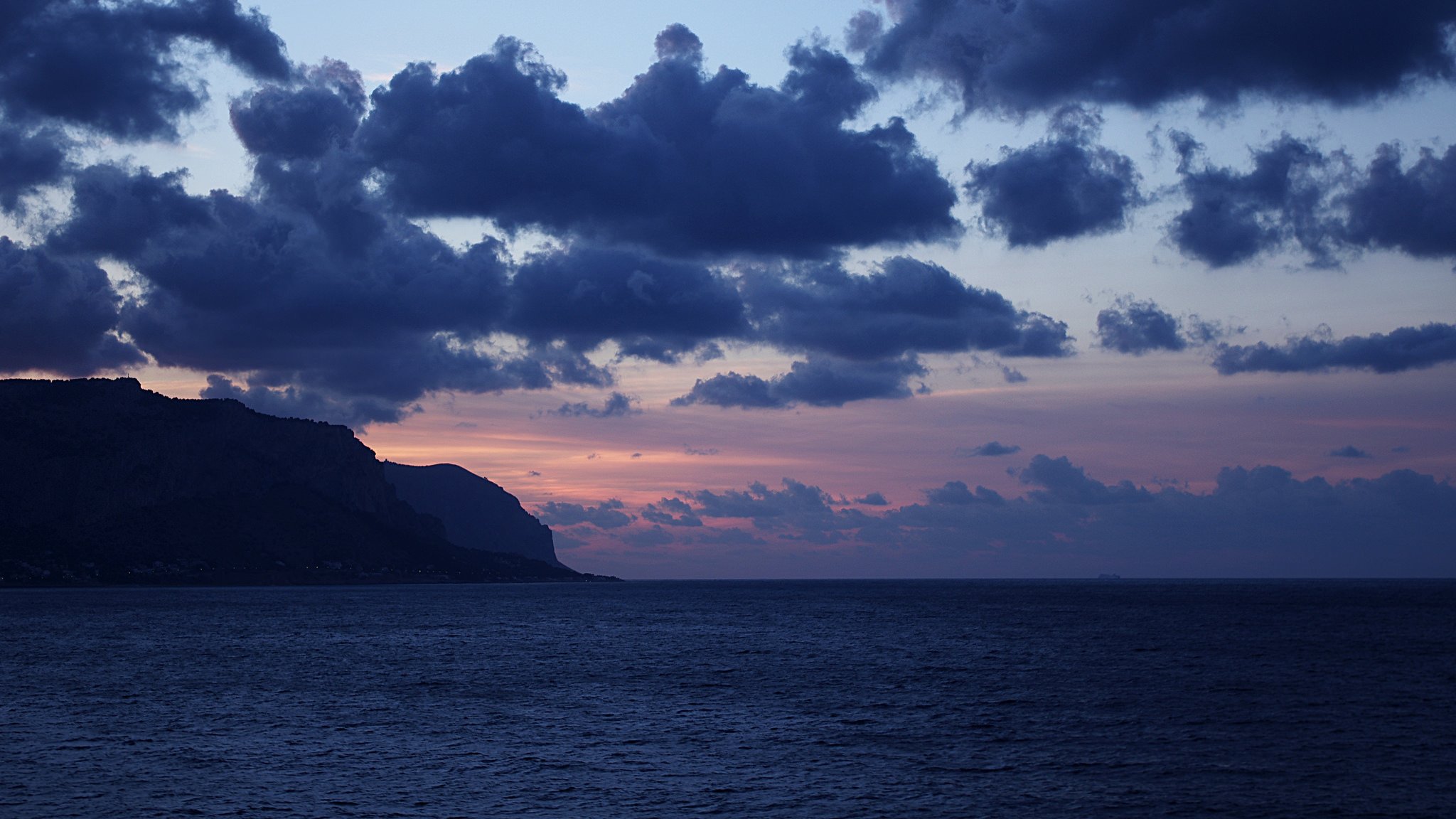 italie sicile mer méditerranée falaises soir coucher de soleil ciel nuages