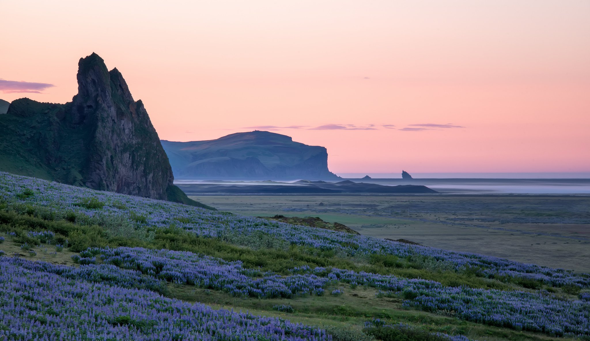 costa de medianoche sur de islandia ártico playa amanecer