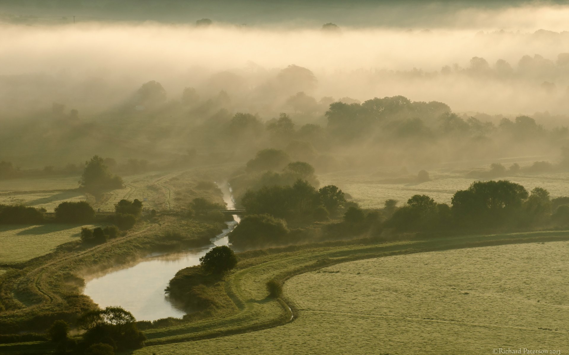 valle mattina nebbia paesaggio