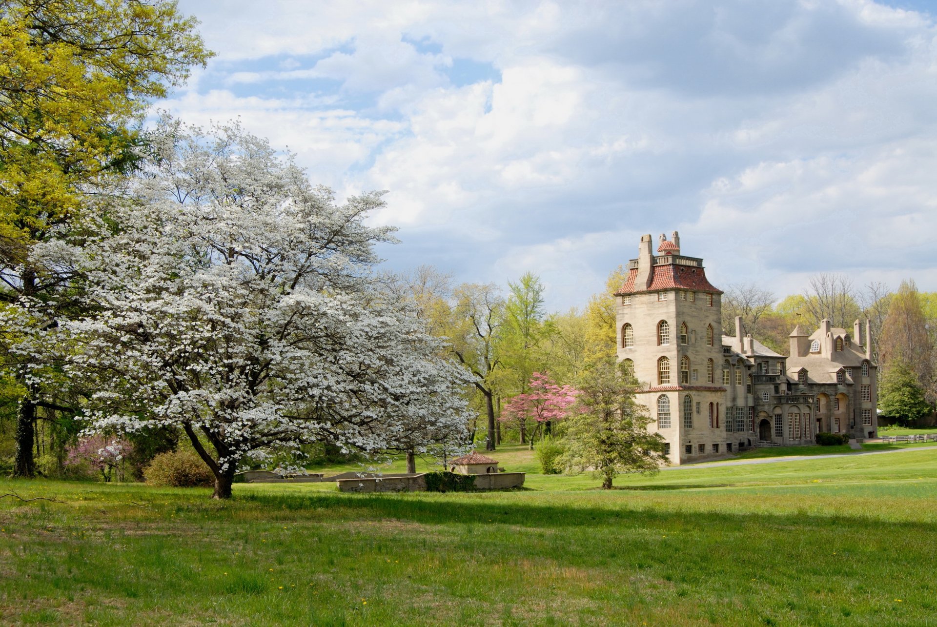 schloss usa himmel blühende bäume fonthill wolken gras pennsylvania stadt foto