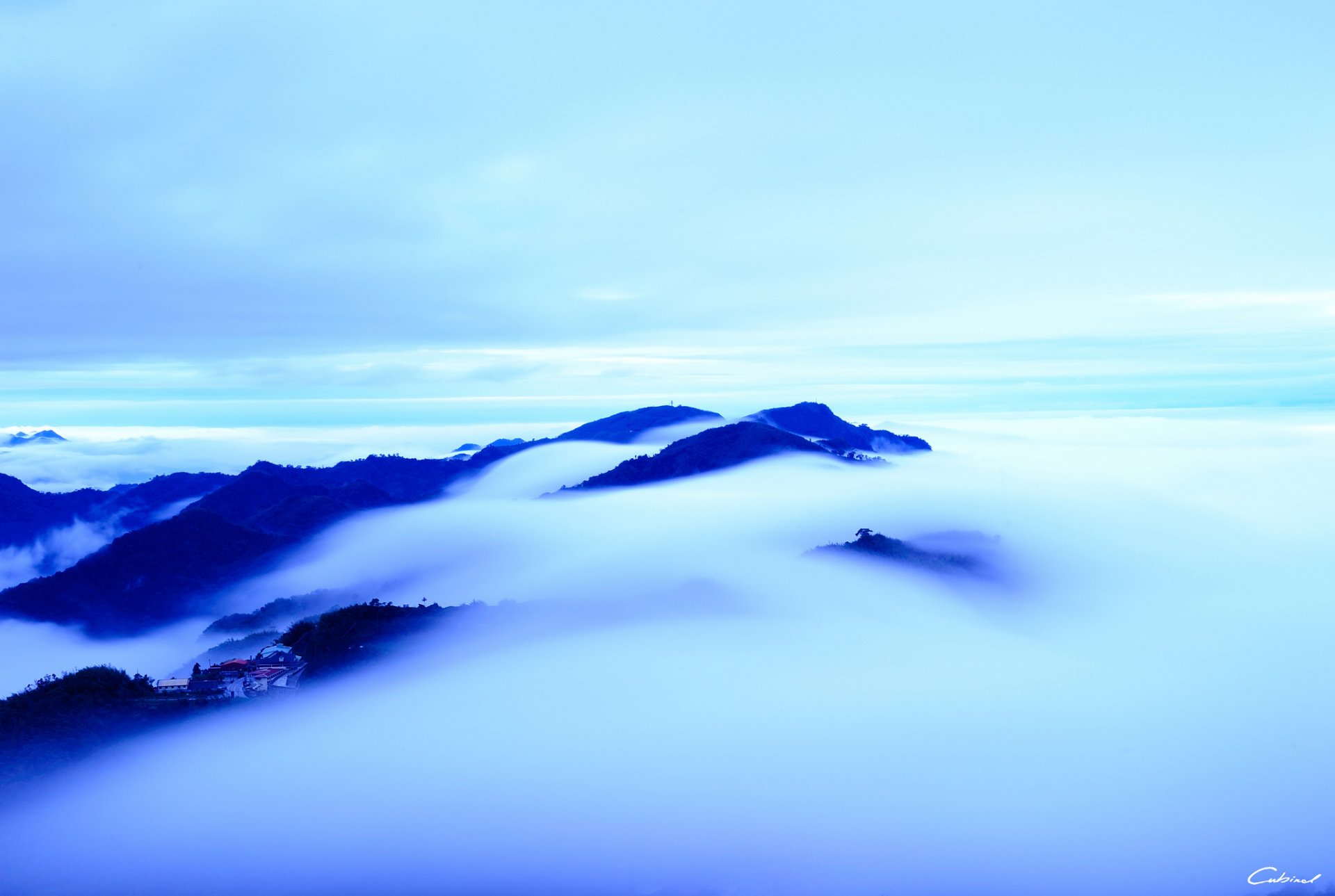 höhe ansicht hügel gipfel wolken häuser