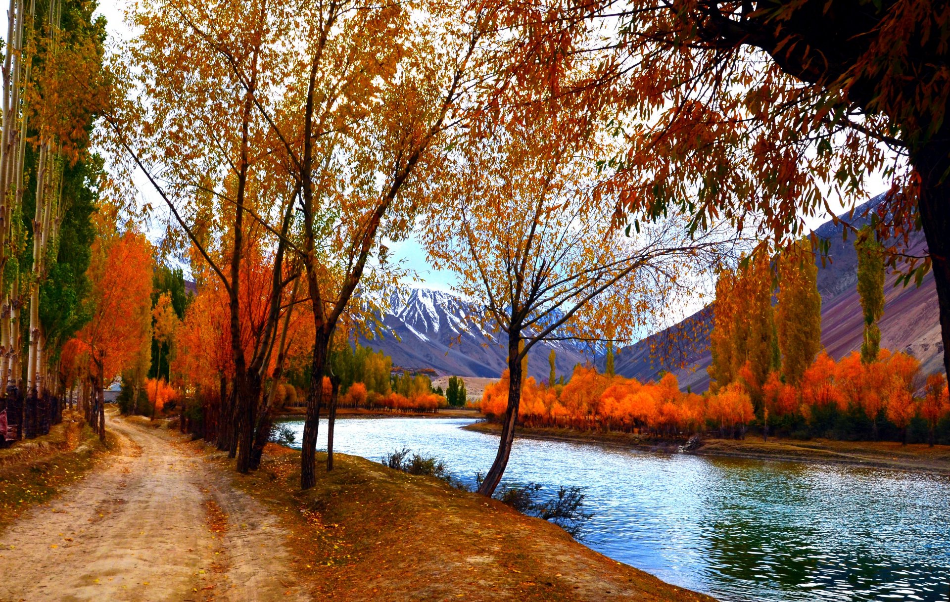 natur himmel fluss wasser wald park bäume blätter bunt herbst herbst farben zu fuß berge