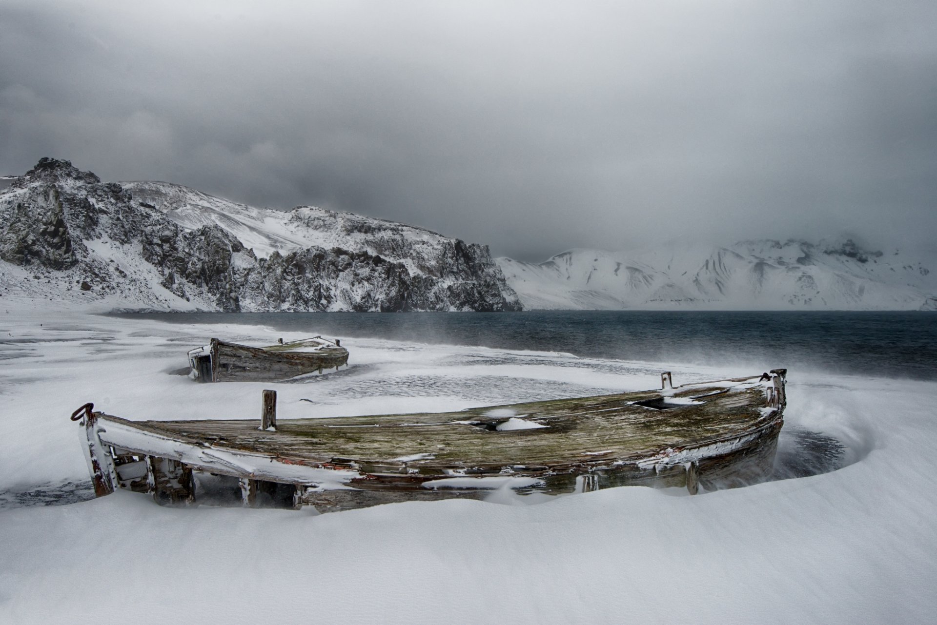 atlantic ocean archipelago of the south shetland islands deception island deception island north of the antarctic peninsula cold frost snow ice boats abandonment