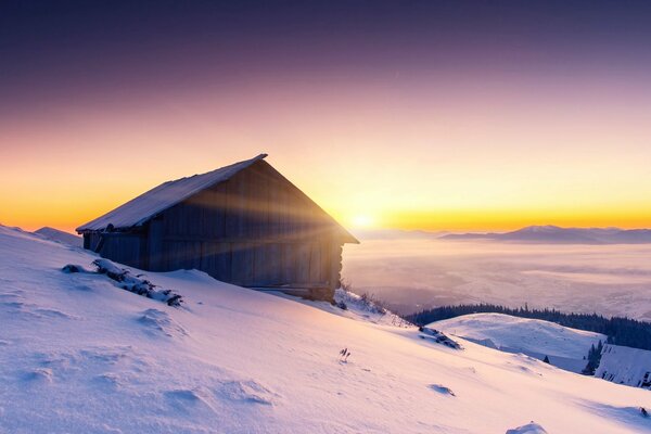 Mattina d inverno in una casa solitaria