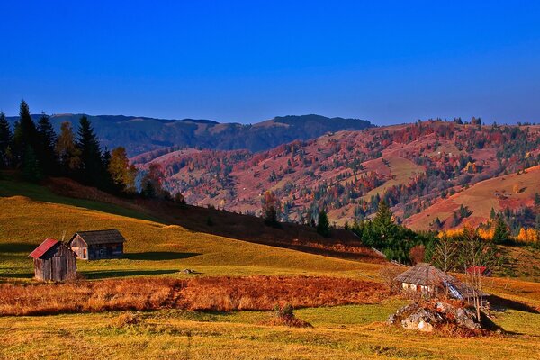 Sur la colline, un petit village