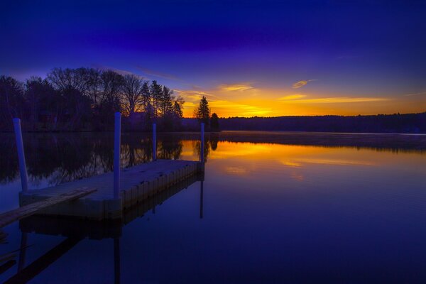 Morning sunrise on the lake bridge