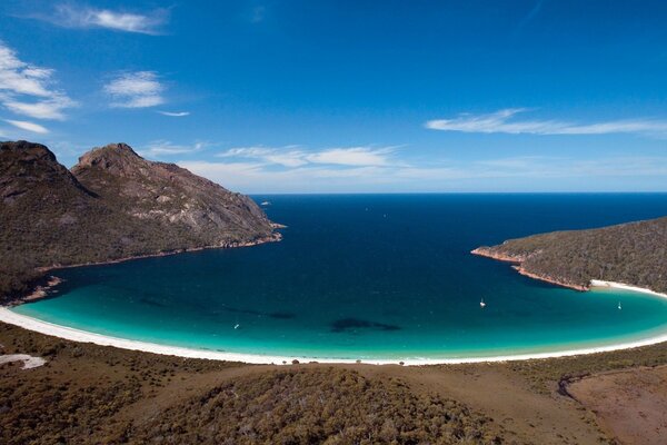 Hermoso océano, rocas, bahía