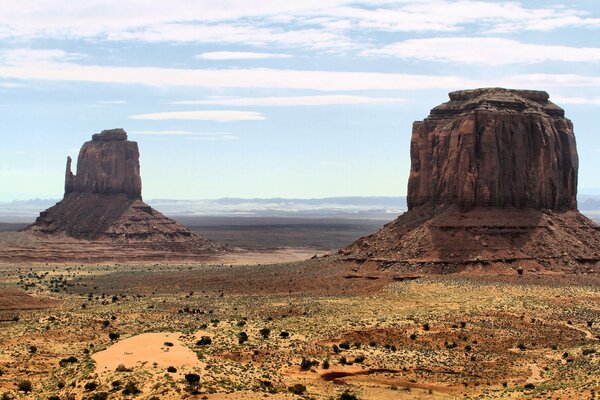 Долина монументов в пустыне штата Юта