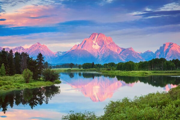 Juego de colores del parque nacional de Wyoming. Admírala por la mañana