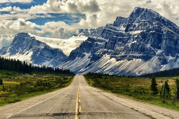 Der Weg in die kanadischen Berge