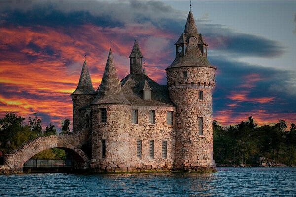 Magnífico castillo al atardecer