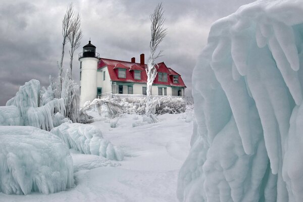 Faro en invierno