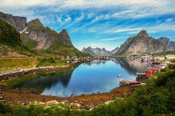 Piękna górska osada w Norwegii