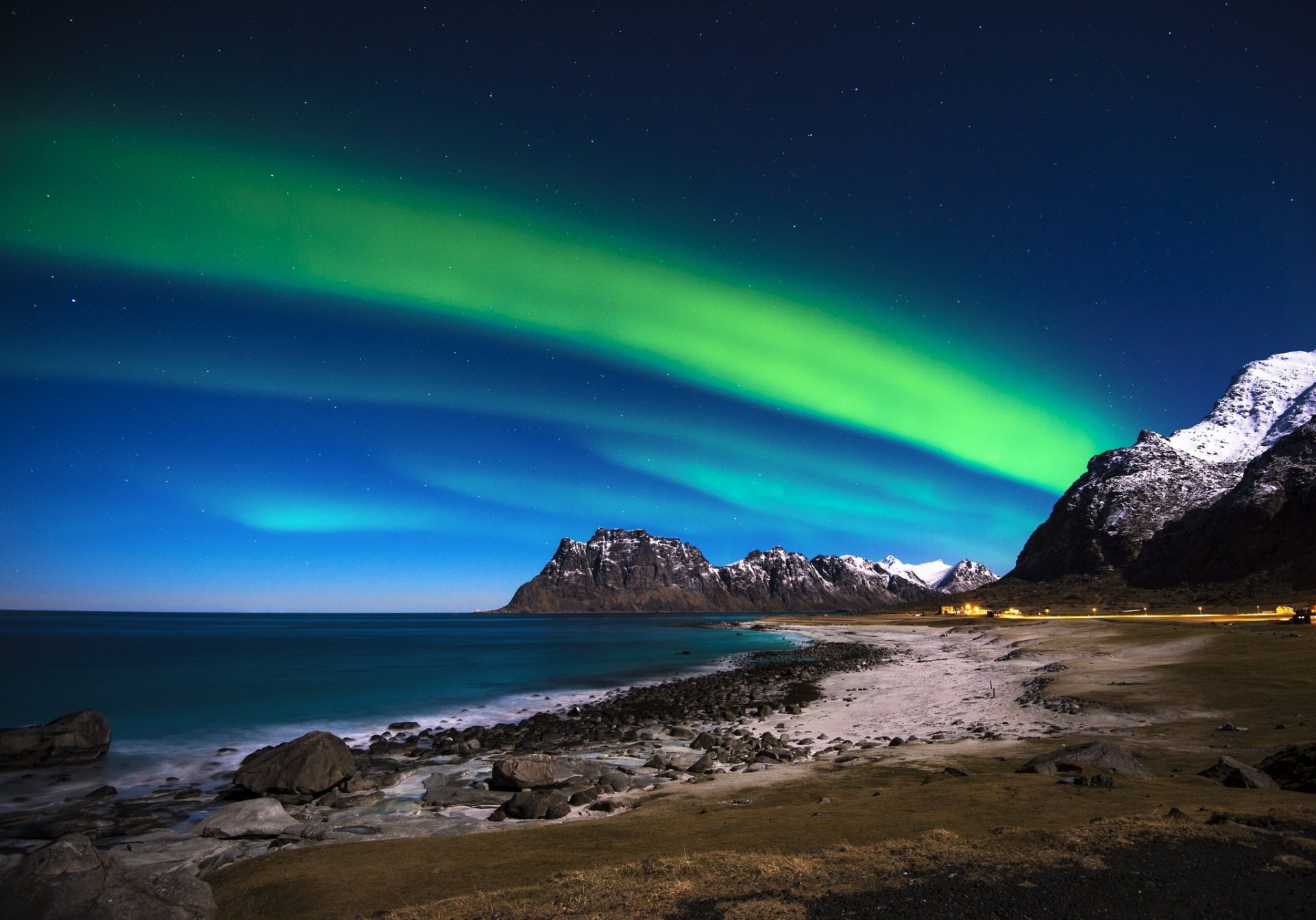 lofoten-inseln norwegen norwegisches meer lofoten-inseln nordlichter himmel meer berge küste steine