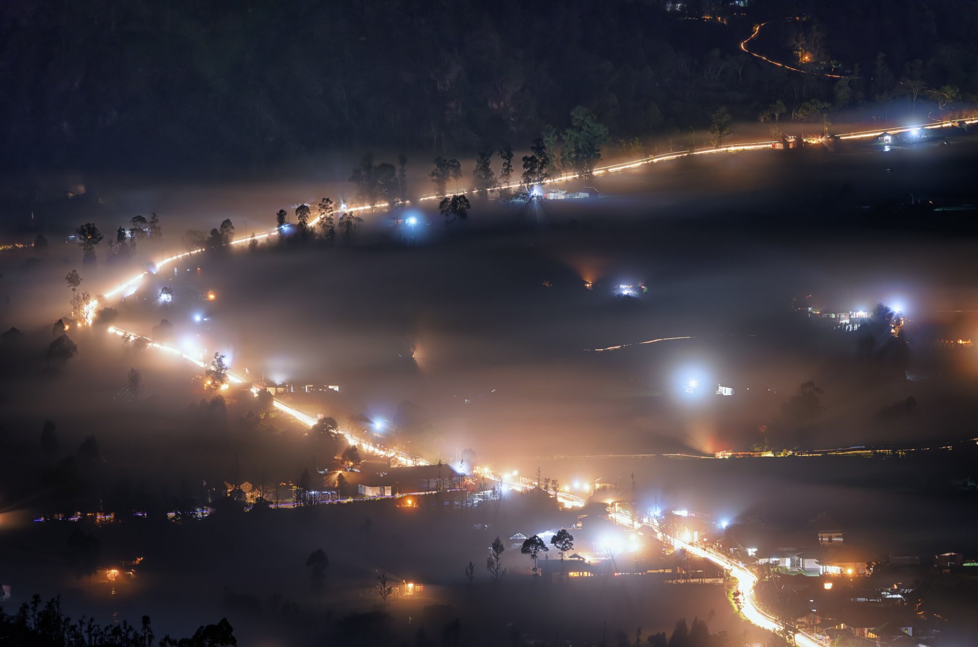 misty noche kintamani bali indonesia