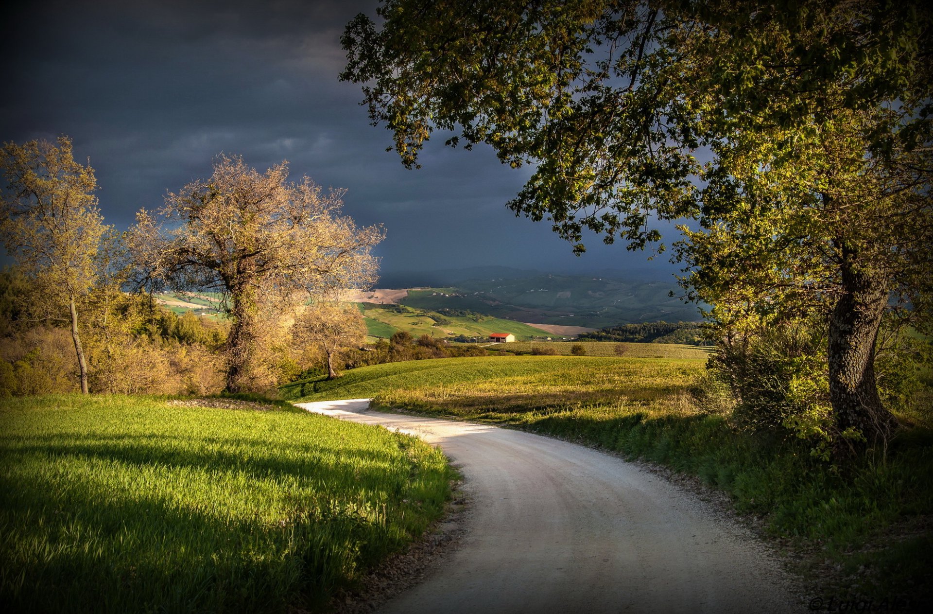 italia macerata san severino strada strada ombre nuvole
