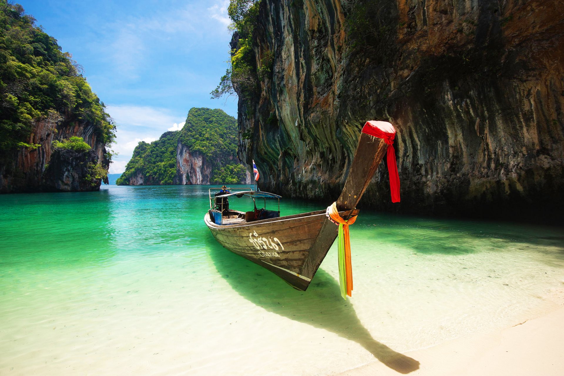 tajlandia phuket morze klify łódź plaża piasek krajobraz